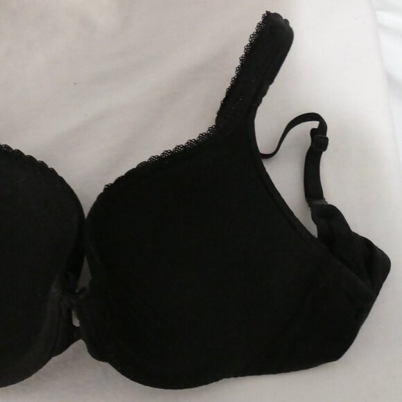VICTORIA'S SECRET - Body By Victoria's Secret - Perfect Shape | 32C | Black Bra - Picture 8 of 10